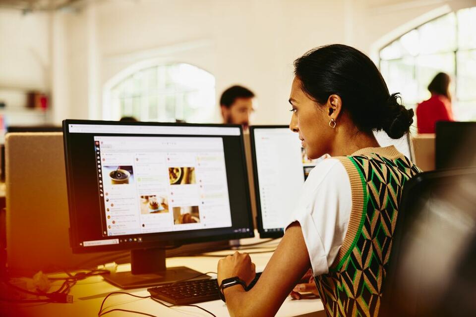 Woman sitting at a desk working on marketing platform.